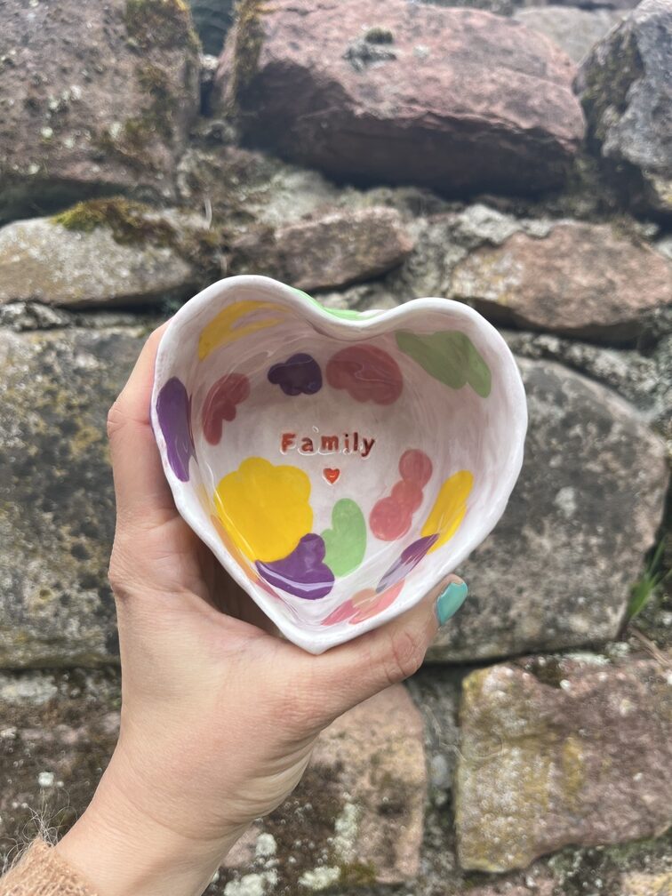 Tasse artisanale en forme de cœur "Love Family" – Image 4