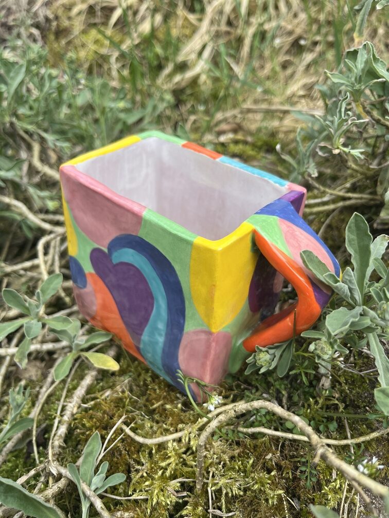 Tasse rectangulaire artisanal multicolore graphique